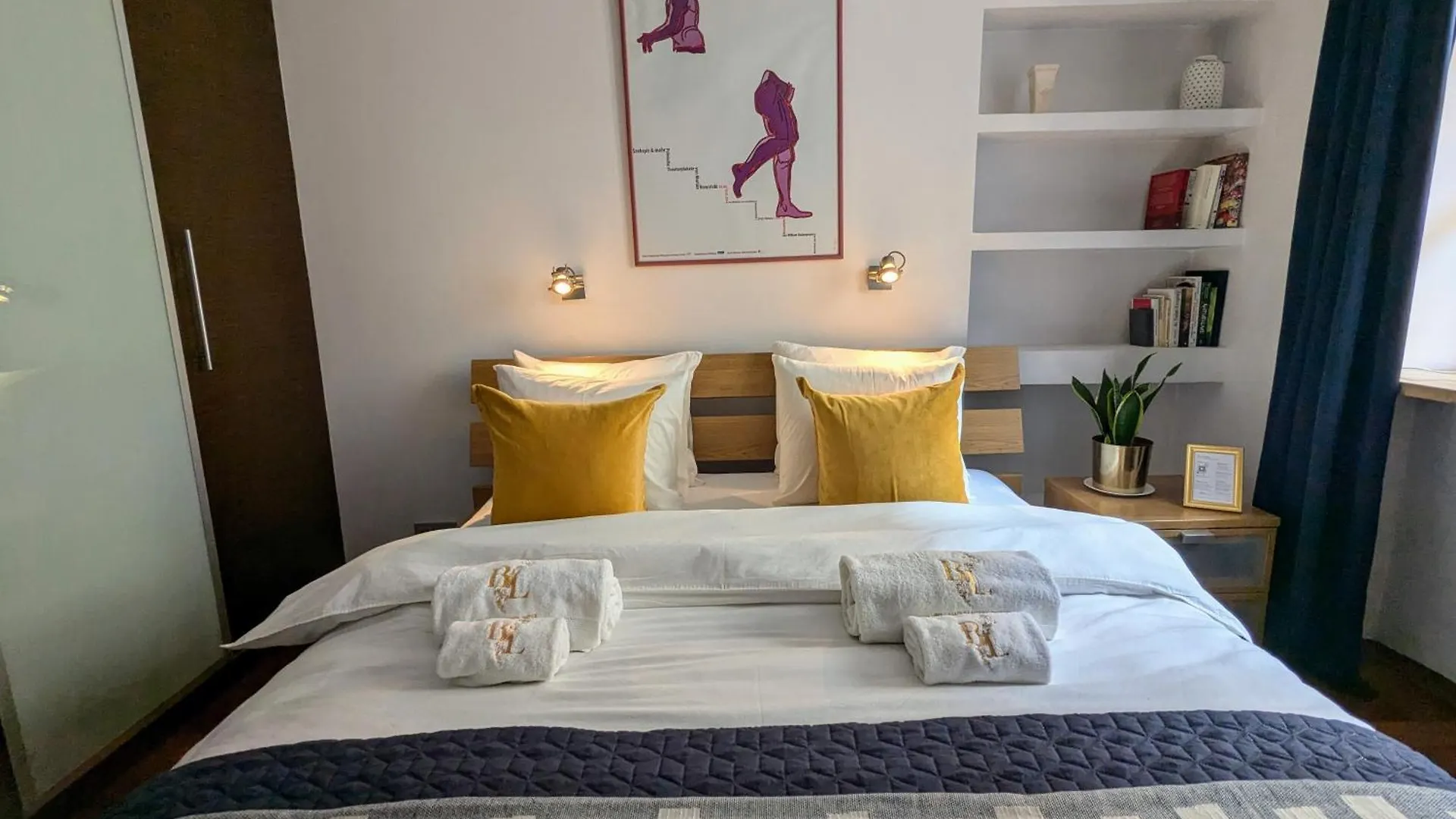 Bella Luna Luxury Suites - Spacious 1Br In Old Town Warsaw 0*,  Poland